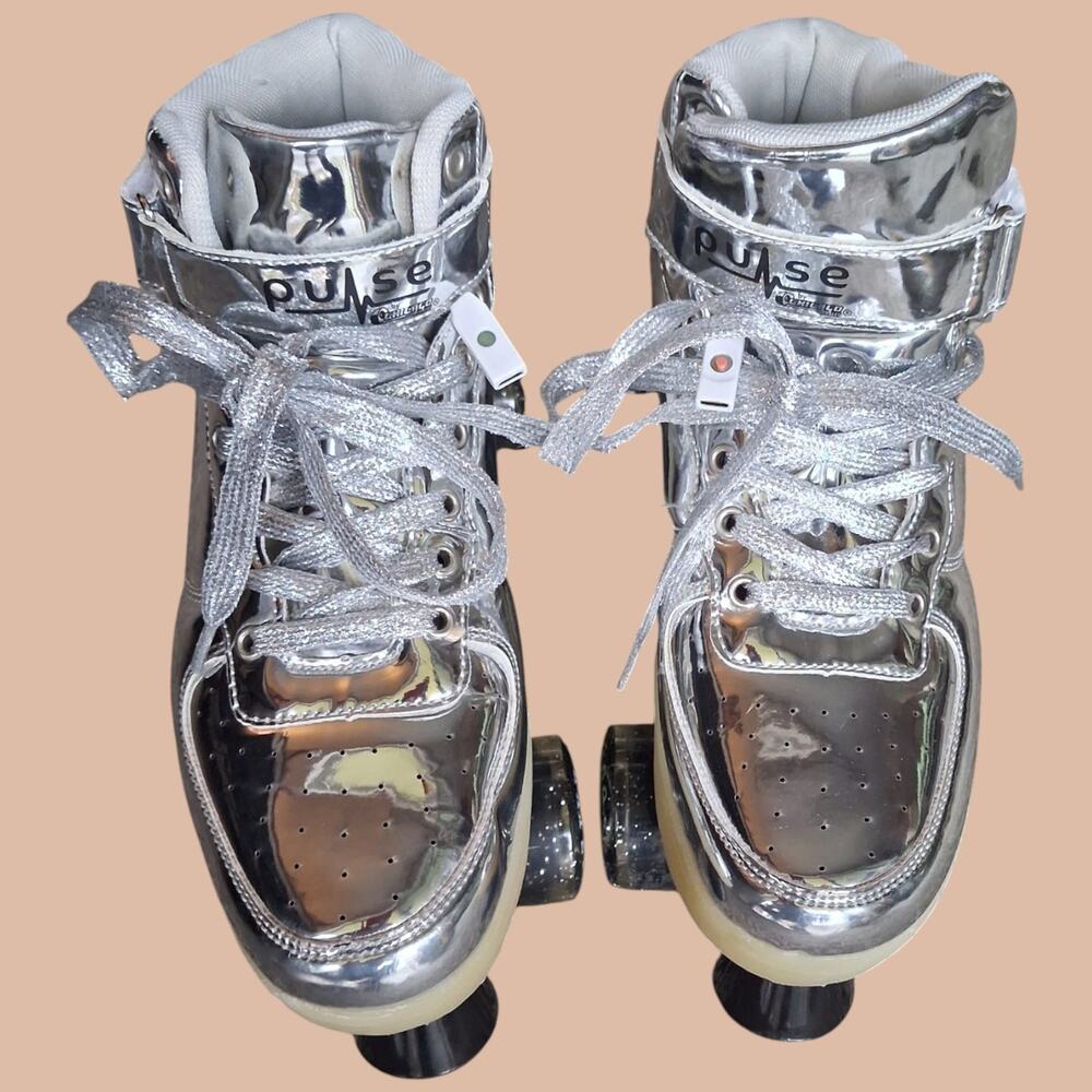 Chicago Pulse Roller Skates Silver LED Light Up Quad Size 8 Tested Lights Issue